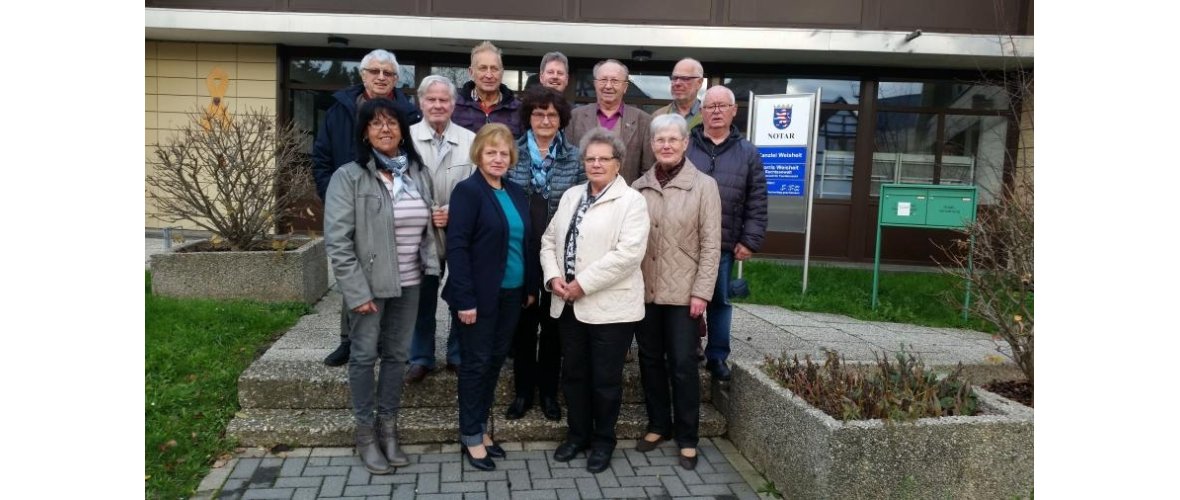 vorne: Gisela Lukes, Seniorenbeiratsvors. Erika Schneider, Liesel Schwalm, Ernestine Brandner, Hannelore Sauer; hinten: J.-D. Körner, Gerhardt Schnell (+), Hans Dietz, Bürgermeister Klemens Olbrich, Walter Stähling, Kurt Makowski, Bernd Grossmann