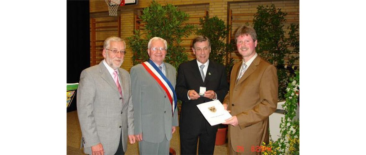 Grußworte entrichteten der Bürgermeister aus Longpont, Jean-Jacques Scherchen, der Präsident des Partnerschaftsvereins aus Longpont, Jean Jacquin, der Präsident des Partnerschaftsvereins Neukirchen, Helmuth Weidemeyer, sowie Bürgermeister Klemens Olbrich für die Stadt Neukirchen.