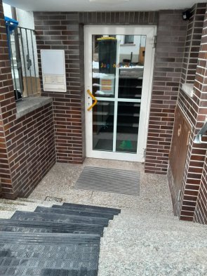 Bild Jugendtreff der Stadt Neukirchen, Eingangstür