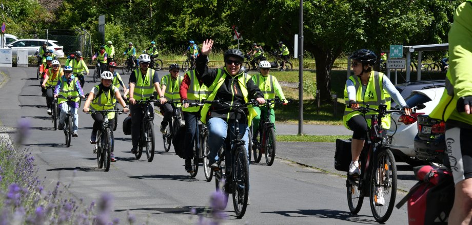 Das Foto zeigt eine Radgruppe während der Sternfahrt im Jahr 2024